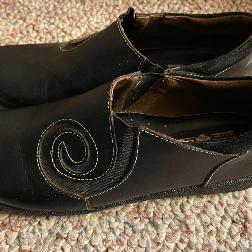 L'Artiste Black Swirl Leather Shoes
